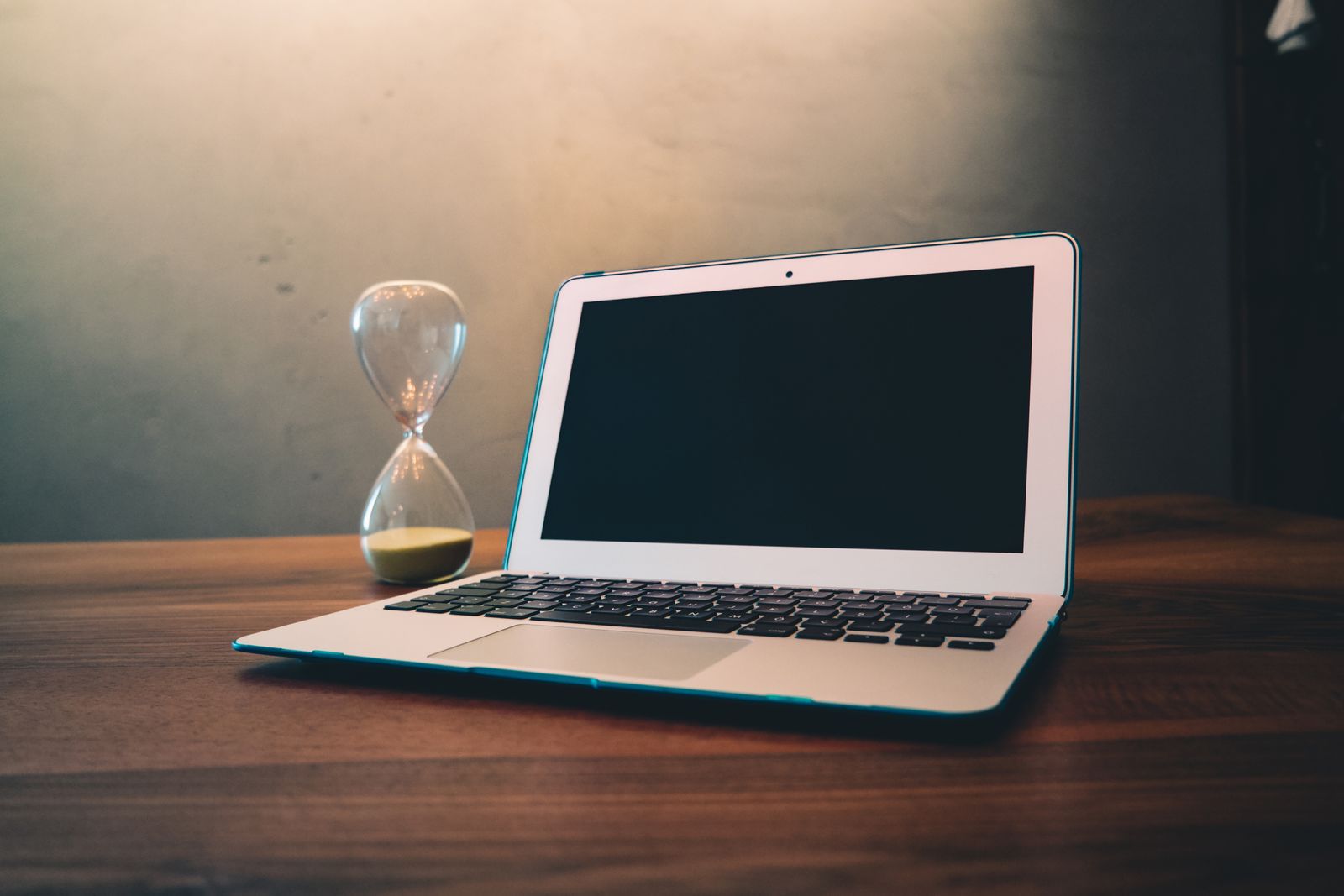 Hourglass on a work desk showing how long SEO takes to deliver results